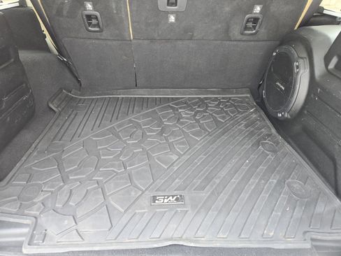 Used 2018 Jeep Wrangler Unlimited Sahara AWD/4WD image 32