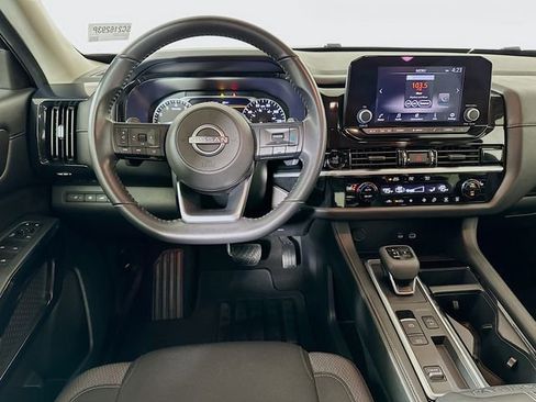 Used 2025 Nissan Pathfinder SV image 23