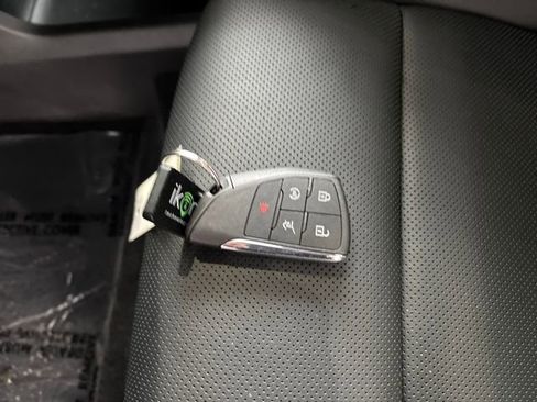 Used 2024 GMC Acadia Denali image 32