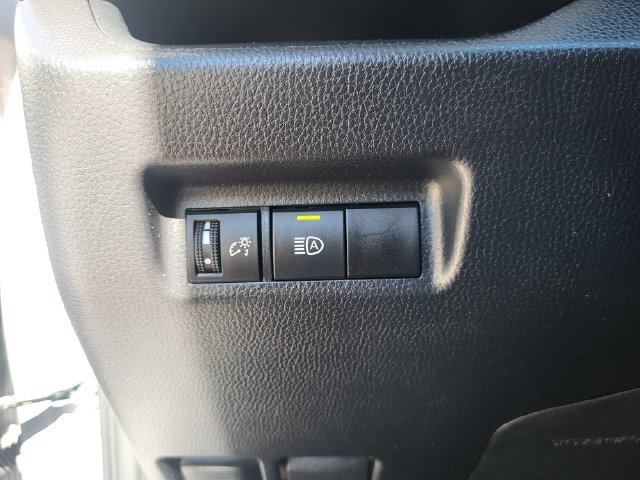 Used 2025 Toyota RAV4 XLE FWD image 21