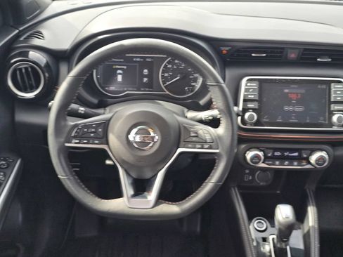 Used 2020 Nissan Kicks SR w/ SR Premium Package FWD image 15