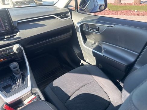 Used 2020 Toyota RAV4 LE image 17
