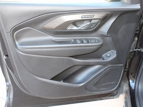 Used 2023 GMC Terrain SLT image 19