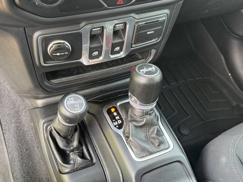 Used 2018 Jeep Wrangler Sport AWD/4WD image 24