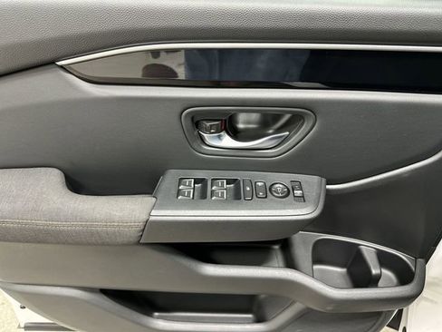 Used 2025 Honda Pilot Sport image 17