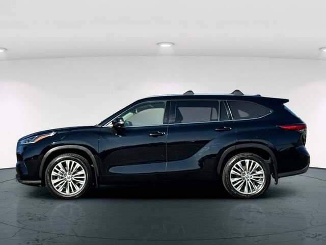 Used 2022 Toyota Highlander Platinum AWD/4WD image 3