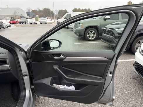 Used 2023 Volkswagen Jetta Sport image 16