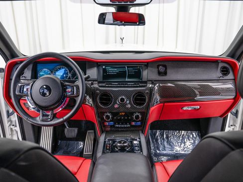 Used 2023 Rolls-Royce Cullinan Black Badge w/ Dark Exterior Package image 21