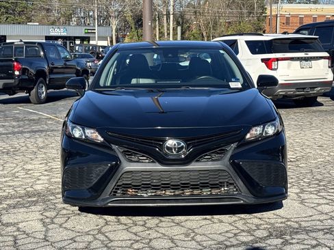 Used 2022 Toyota Camry SE image 2