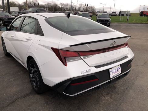 Used 2025 Hyundai Elantra Sport image 4
