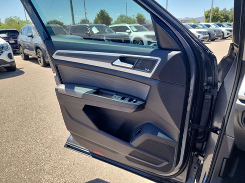 Used 2022 Volkswagen Atlas SEL Premium image 13
