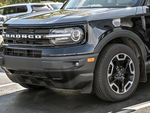 Used 2022 Ford Bronco Sport Outer Banks w/ Tech Package image 2