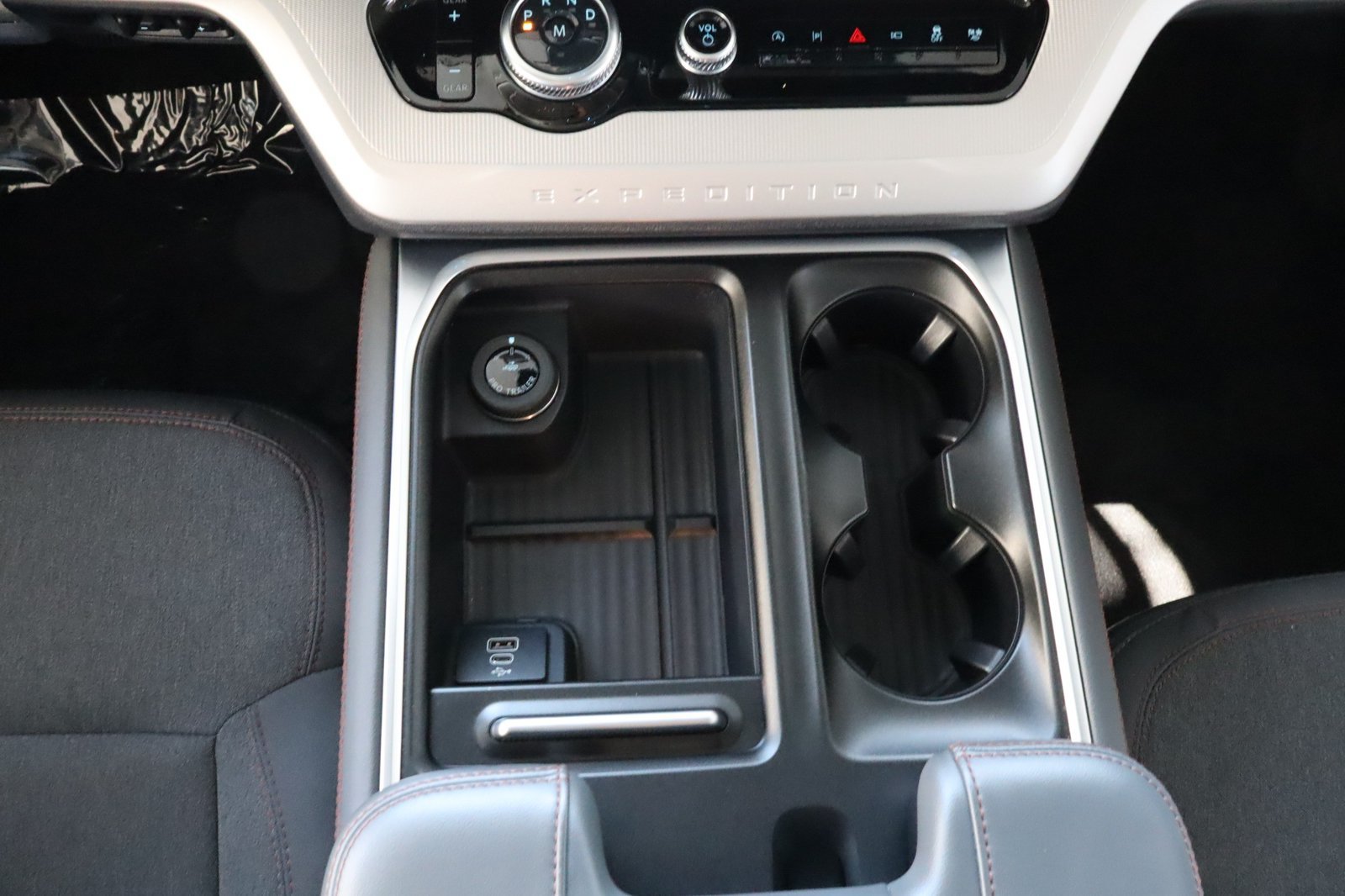 Used 2025 Ford Expedition Active RWD image 33