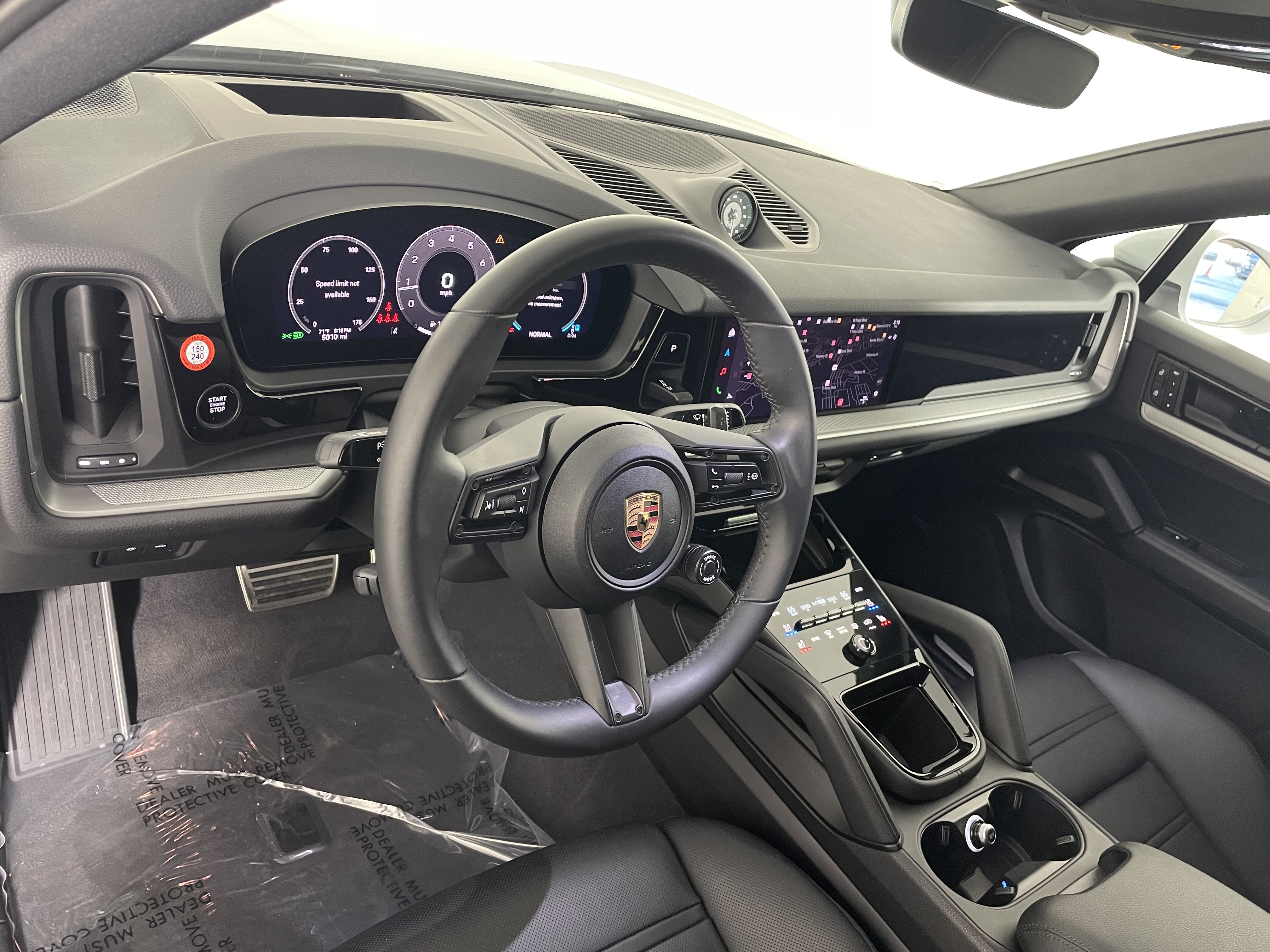 Used 2025 Porsche Cayenne Coupe AWD/4WD image 4