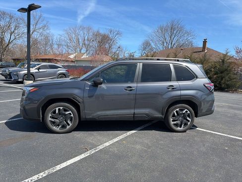 Used 2025 Subaru Forester Premium image 2