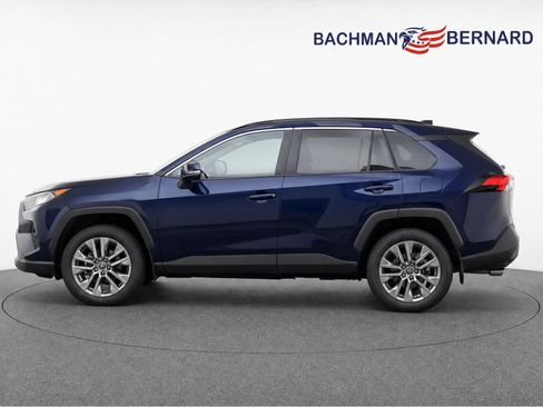 Used 2021 Toyota RAV4 XLE Premium AWD/4WD image 4