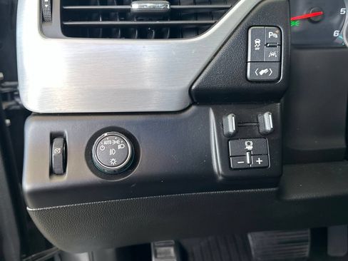 Used 2018 GMC Yukon SLT w/ Premium Edition RWD image 28
