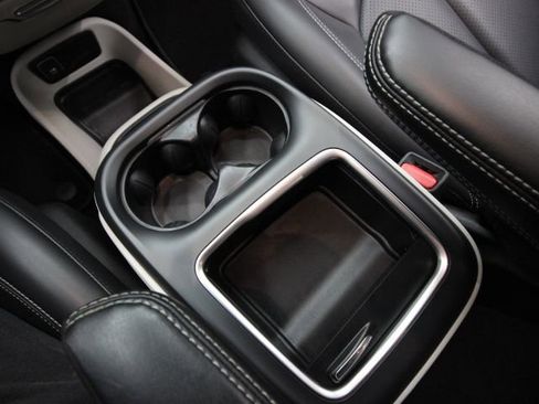 Used 2023 Chrysler Pacifica Touring-L image 24