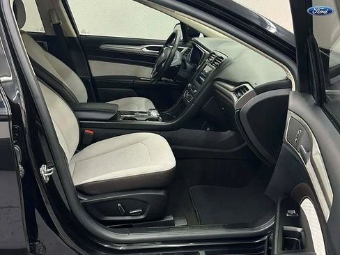 Used 2019 Ford Fusion SE w/ Equipment Group 151A image 11