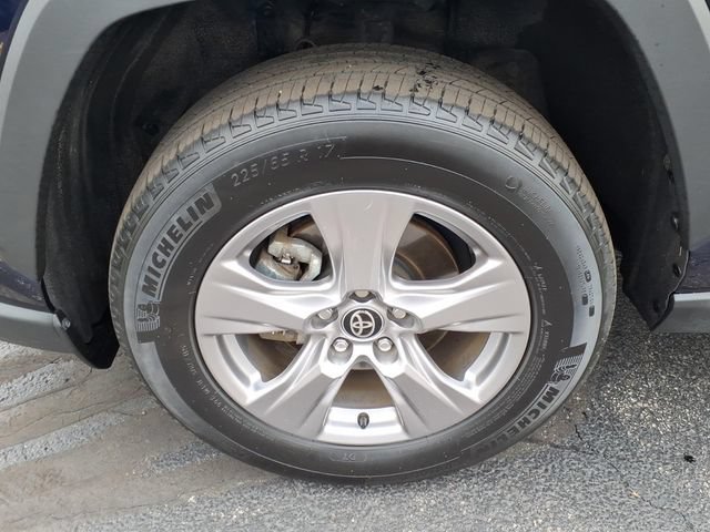 Used 2025 Toyota RAV4 XLE AWD/4WD image 27