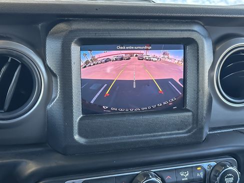 Used 2023 Jeep Wrangler Unlimited AWD/4WD image 18