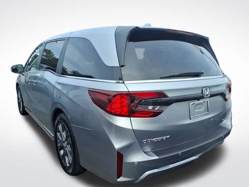Used 2025 Honda Odyssey Touring image 4