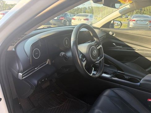 Used 2022 Hyundai Elantra Limited FWD image 18