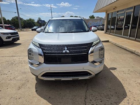 Used 2023 Mitsubishi Outlander SE FWD image 2