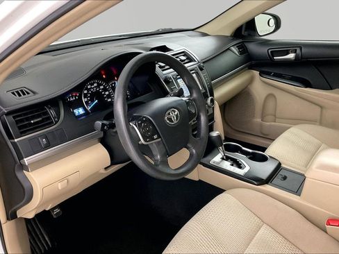 Used 2014 Toyota Camry LE image 15