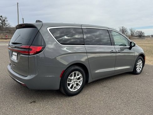 Certified 2023 Chrysler Pacifica Touring-L image 6