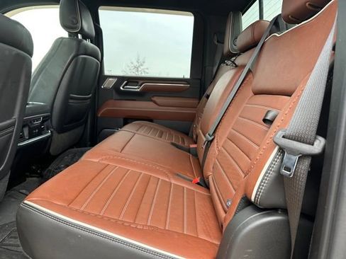 Used 2024 GMC Sierra 2500 Denali Ultimate AWD/4WD image 8