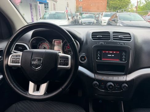 Used 2019 Dodge Journey SE w/ Connectivity Group FWD image 41