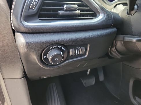 Used 2022 Chrysler Pacifica Limited w/ S Appearance Package FWD image 21