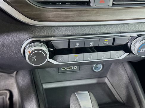 Used 2025 Nissan Altima 2.5 SV FWD image 23