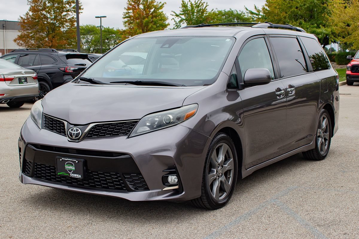 Used 2020 Toyota Sienna SE Premium FWD image 3