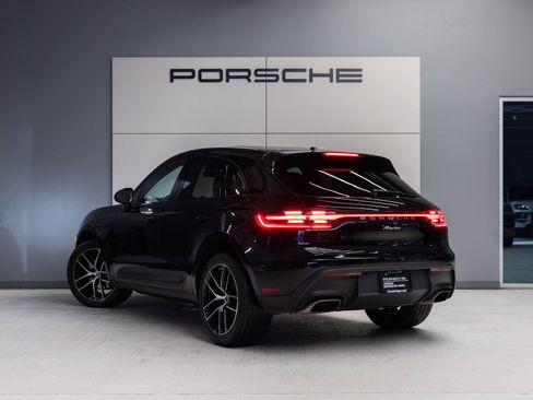 Certified 2023 Porsche Macan AWD/4WD image 3