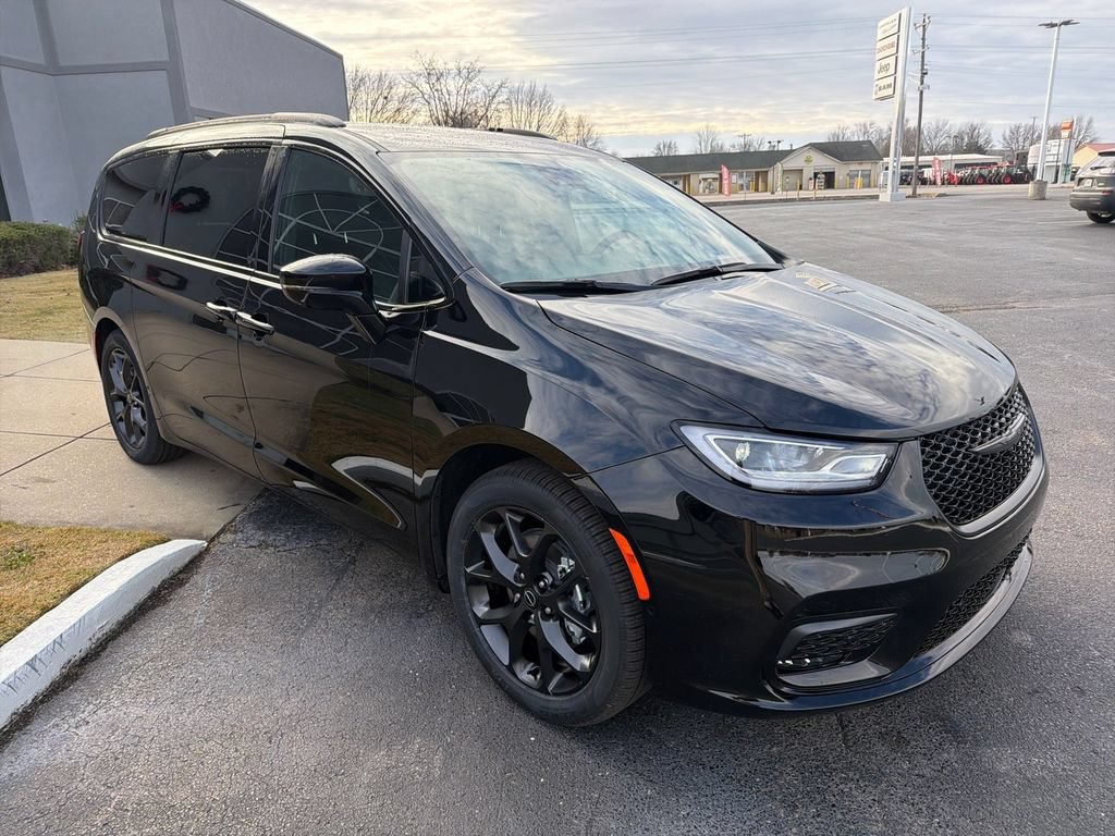 New 2026 Chrysler Pacifica Select w/ S Appearance Package FWD image 4