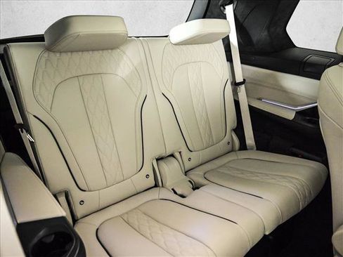 Used 2025 BMW X7 xDrive40i w/ Executive Package image 23