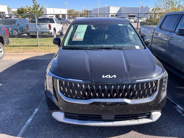 Used 2026 Kia Carnival FWD image 2