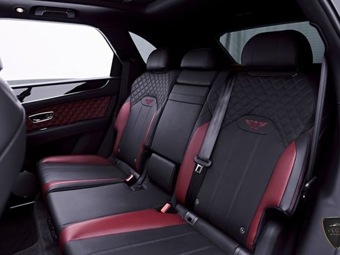 Used 2024 Bentley Bentayga AWD/4WD image 53