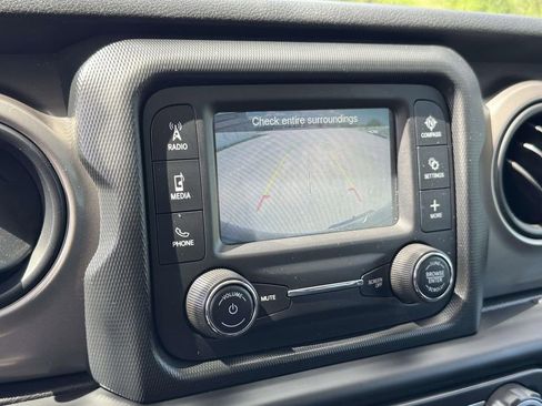 Used 2018 Jeep Wrangler Unlimited Sport AWD/4WD image 18