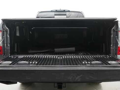 Used 2024 Nissan Titan SV w/ SV Convenience Package image 15