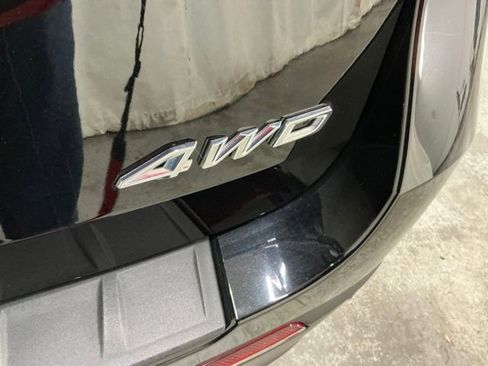 Used 2023 Ford Explorer XLT w/ Equipment Group 202A image 9