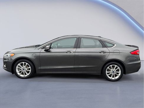 Used 2019 Ford Fusion Energi Titanium FWD image 3