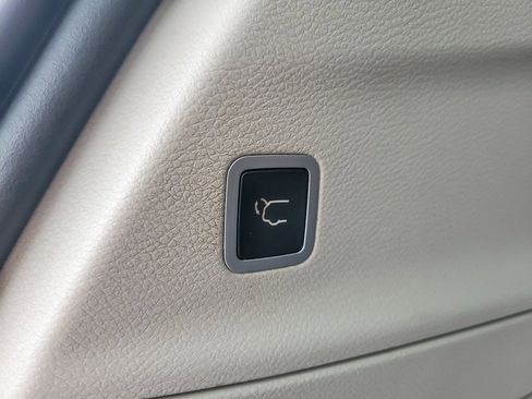 Used 2018 Chrysler Pacifica Touring-L Plus w/ Tire & Wheel Group image 20