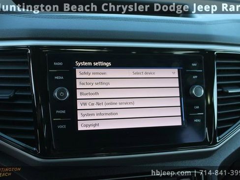 Used 2020 Volkswagen Atlas Cross Sport SEL image 32