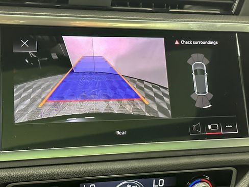 Used 2025 Audi Q3 2.0T Premium image 18