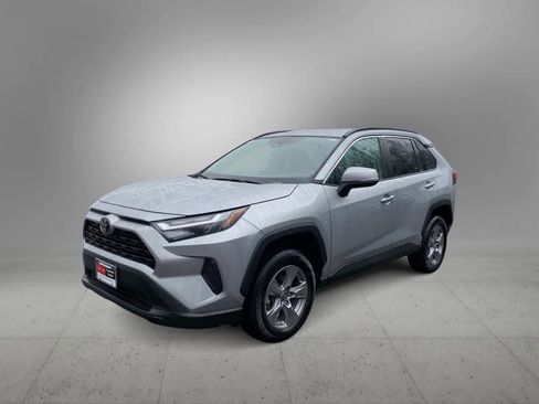 Used 2025 Toyota RAV4 XLE image 4