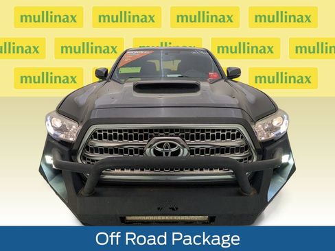 Used 2016 Toyota Tacoma TRD Sport image 15