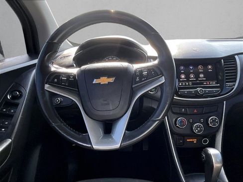 Used 2021 Chevrolet Trax LT w/ Driver Confidence Package FWD image 7